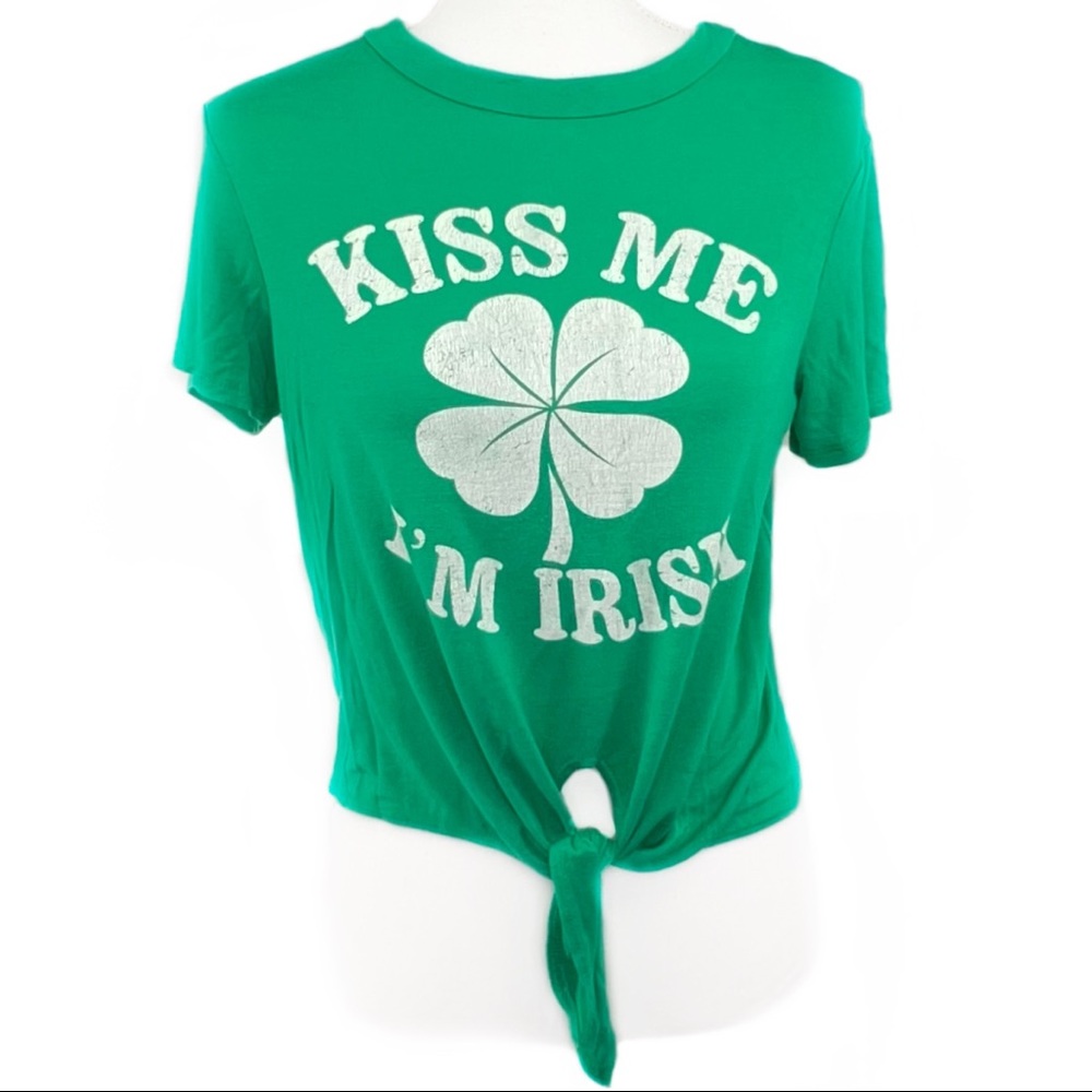 Atticute Green St. Patrick's Day Kiss Me I'm Irish Shamrock Cropped T-Shirt S - Picture 1 of 3